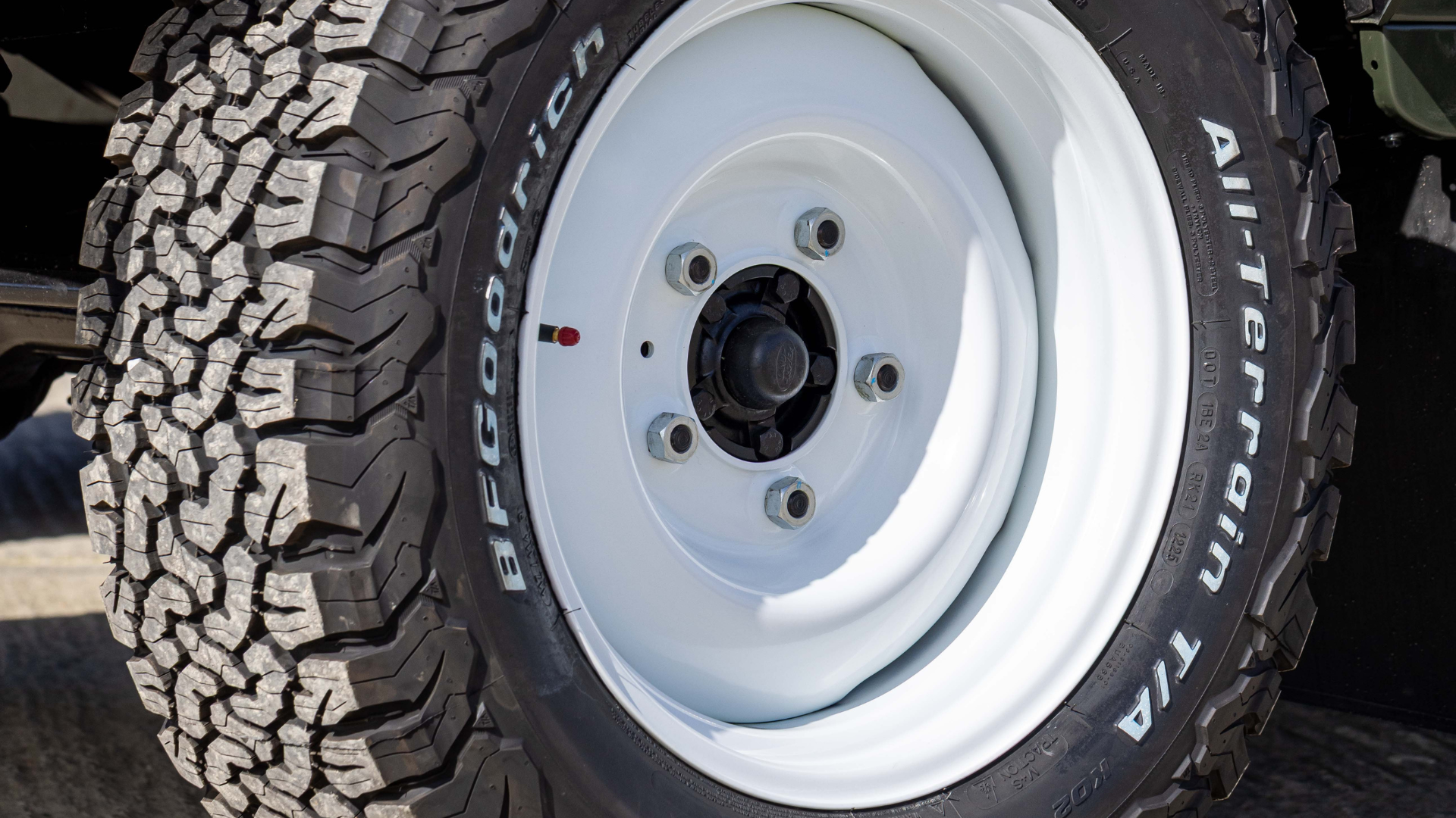 Close-up of a LUCARI 18" White Steel Wheel fitted with a BFGoodrich All-Terrain T/A tyre.
