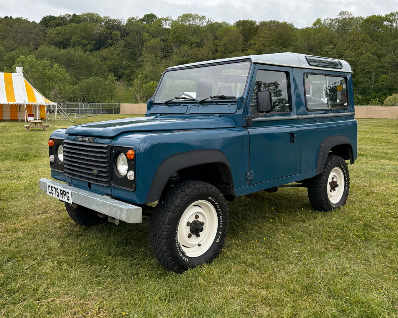 Tati Reed's blue LandRover Defender 90 in the middle of a field